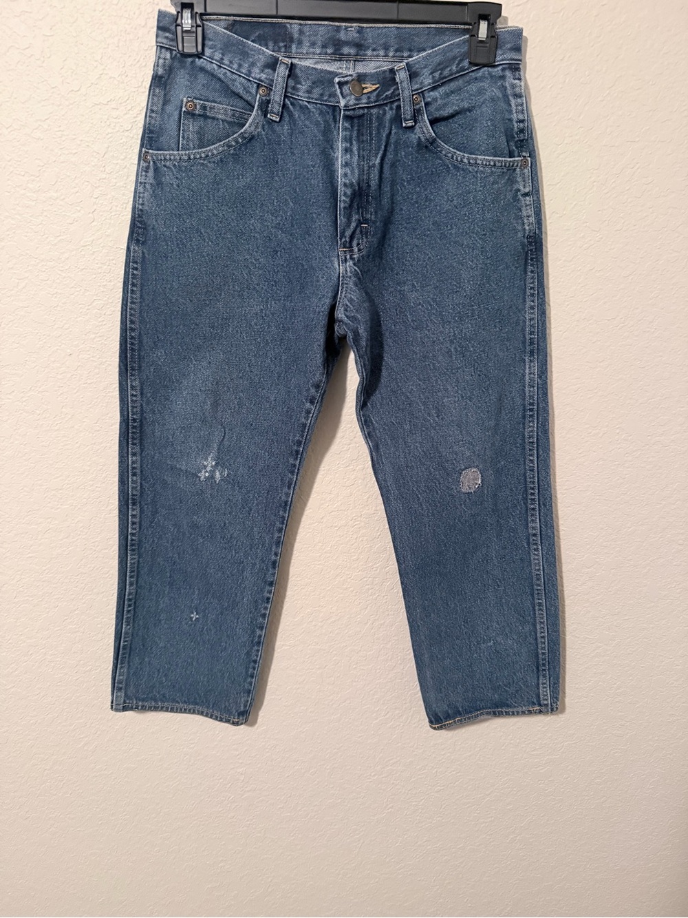 Wrangler Relaxed Fit Distressed Blue Jeans 31 x 30